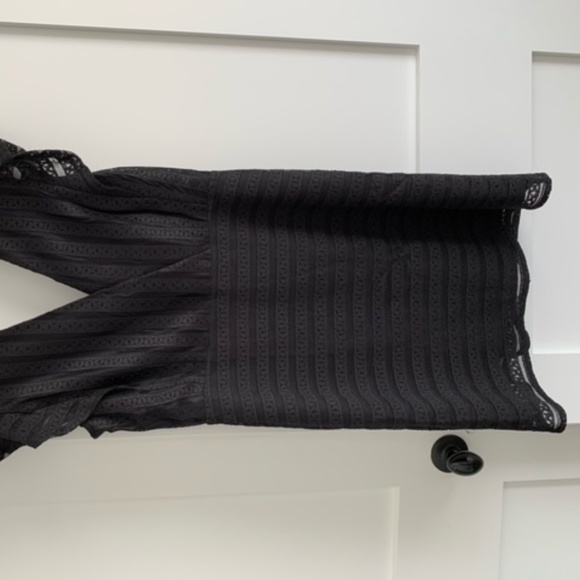 JOA black lace dress with v-neck and short sleeves - Picture 3 of 3